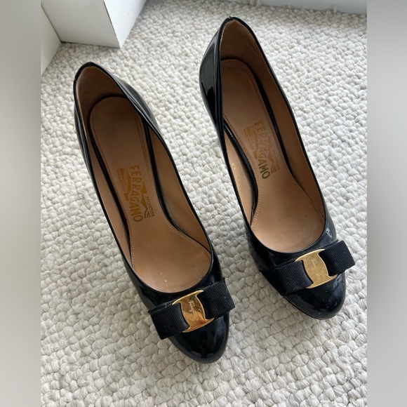 Salvatore Ferragamo Vara Bow Patent Pumps Sz 8.5 - Picture 8 of 12